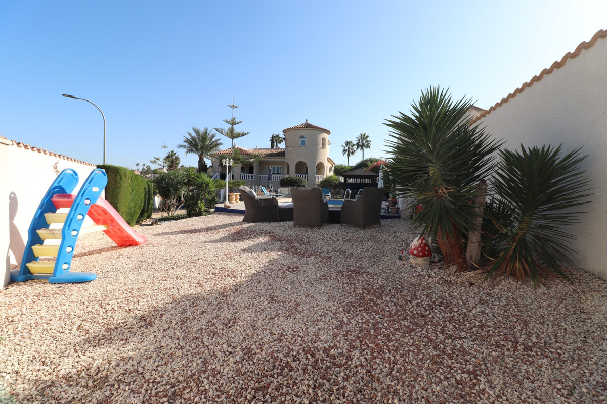 Se vende Villa - Chalet de 5 dormitorios en Costa Blanca, Alicante, España