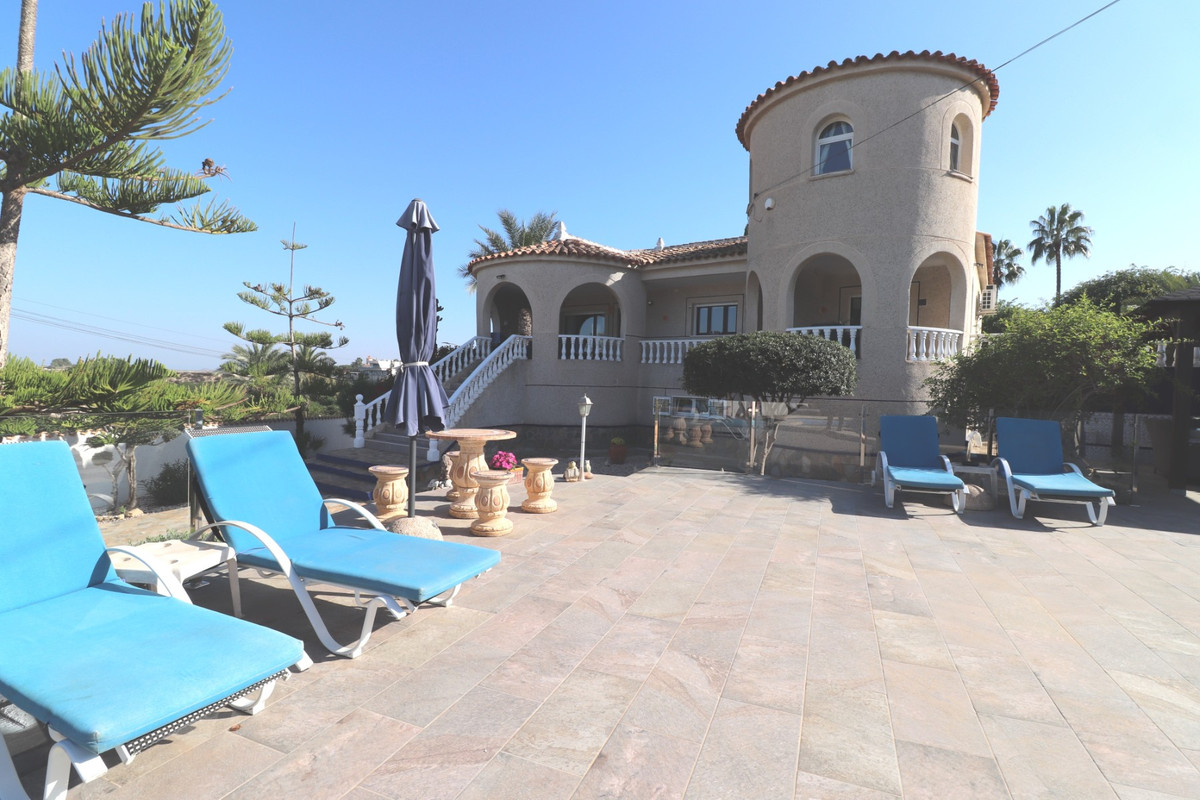 Se vende Villa - Chalet de 5 dormitorios en Costa Blanca, Alicante, España