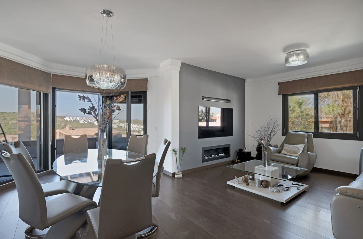 Se vende Villa - Chalet de 4 dormitorios en Costa Del Sol, Cadiz, España