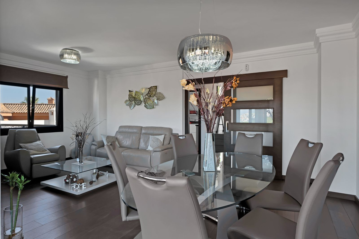Se vende Villa - Chalet de 4 dormitorios en Costa Del Sol, Cadiz, España