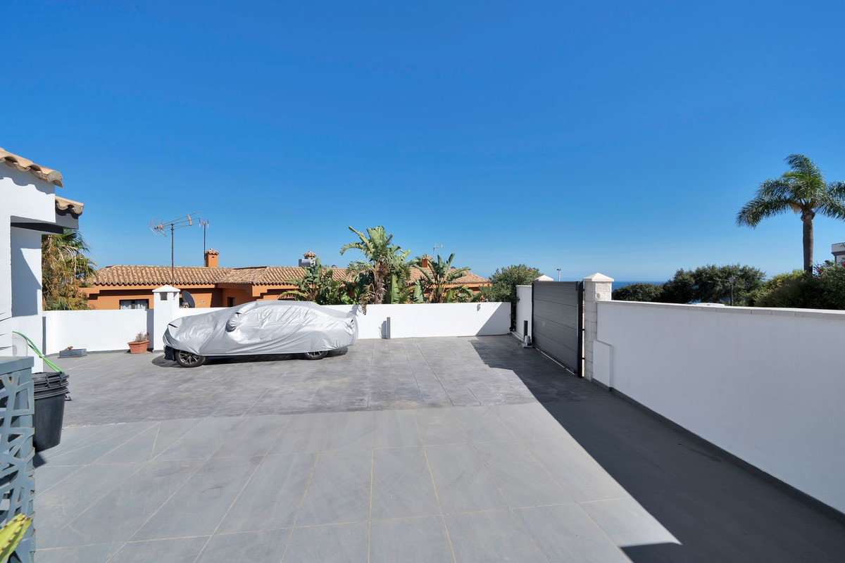 Se vende Villa - Chalet de 4 dormitorios en Costa Del Sol, Cadiz, España