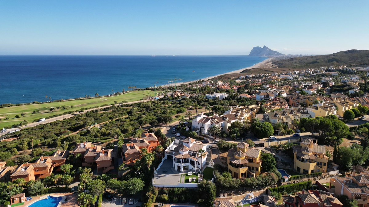 Se vende Villa - Chalet de 4 dormitorios en Costa Del Sol, Cadiz, España