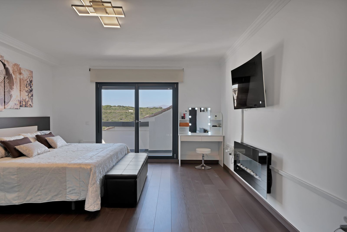 Se vende Villa - Chalet de 4 dormitorios en Costa Del Sol, Cadiz, España