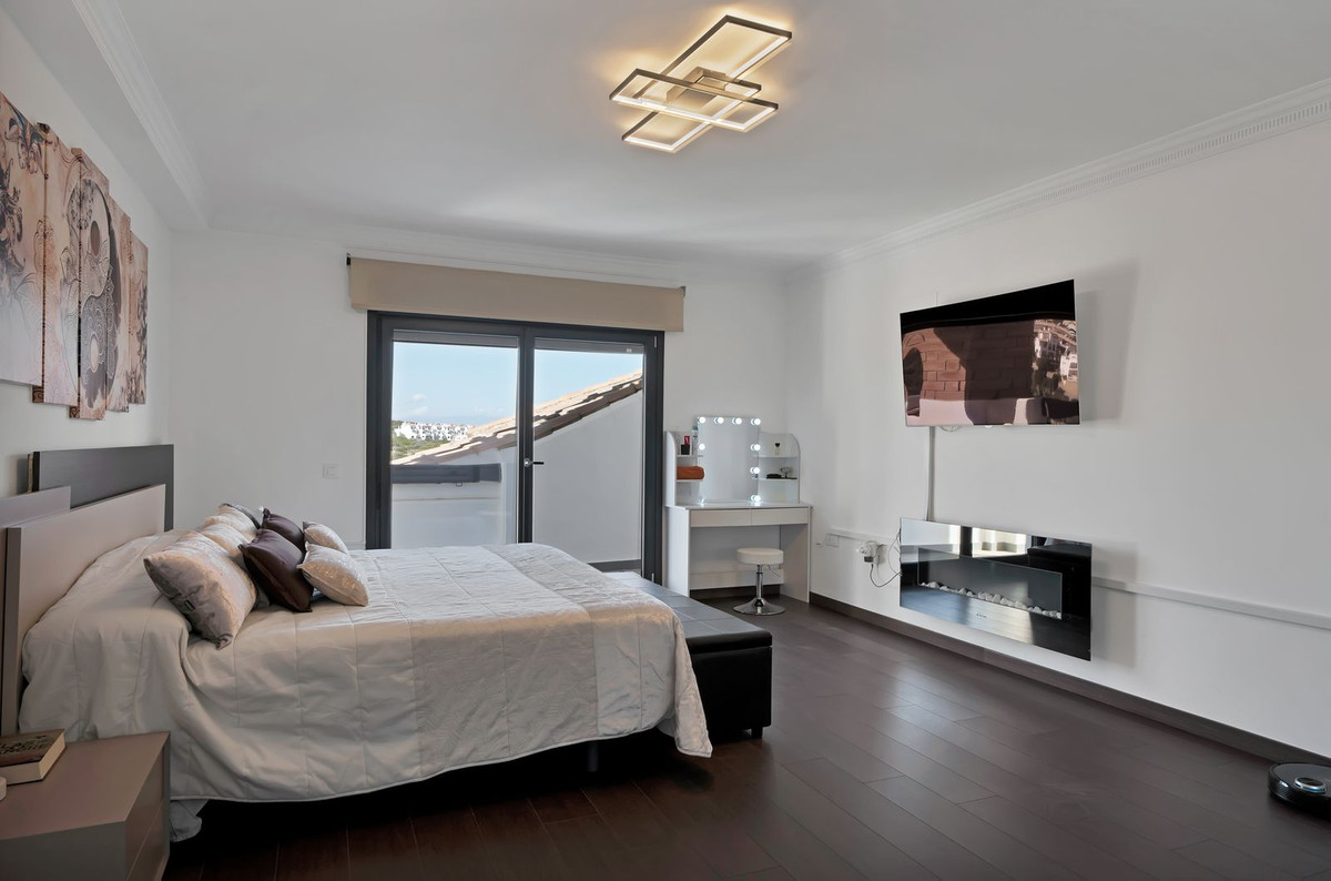 Se vende Villa - Chalet de 4 dormitorios en Costa Del Sol, Cadiz, España