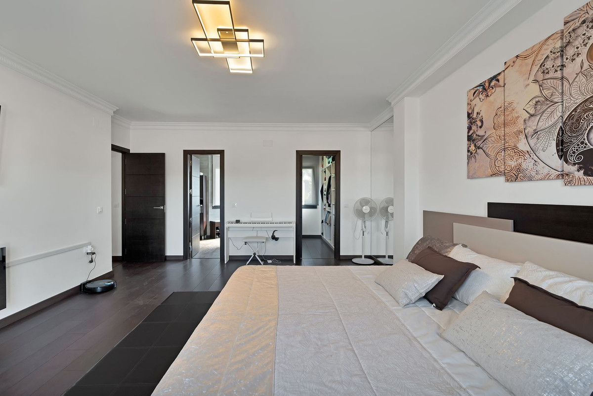 Se vende Villa - Chalet de 4 dormitorios en Costa Del Sol, Cadiz, España