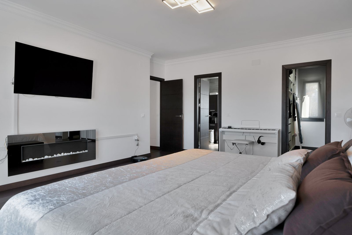 Se vende Villa - Chalet de 4 dormitorios en Costa Del Sol, Cadiz, España