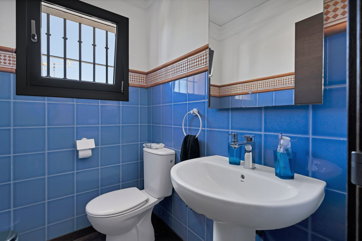 Se vende Villa - Chalet de 4 dormitorios en Costa Del Sol, Cadiz, España