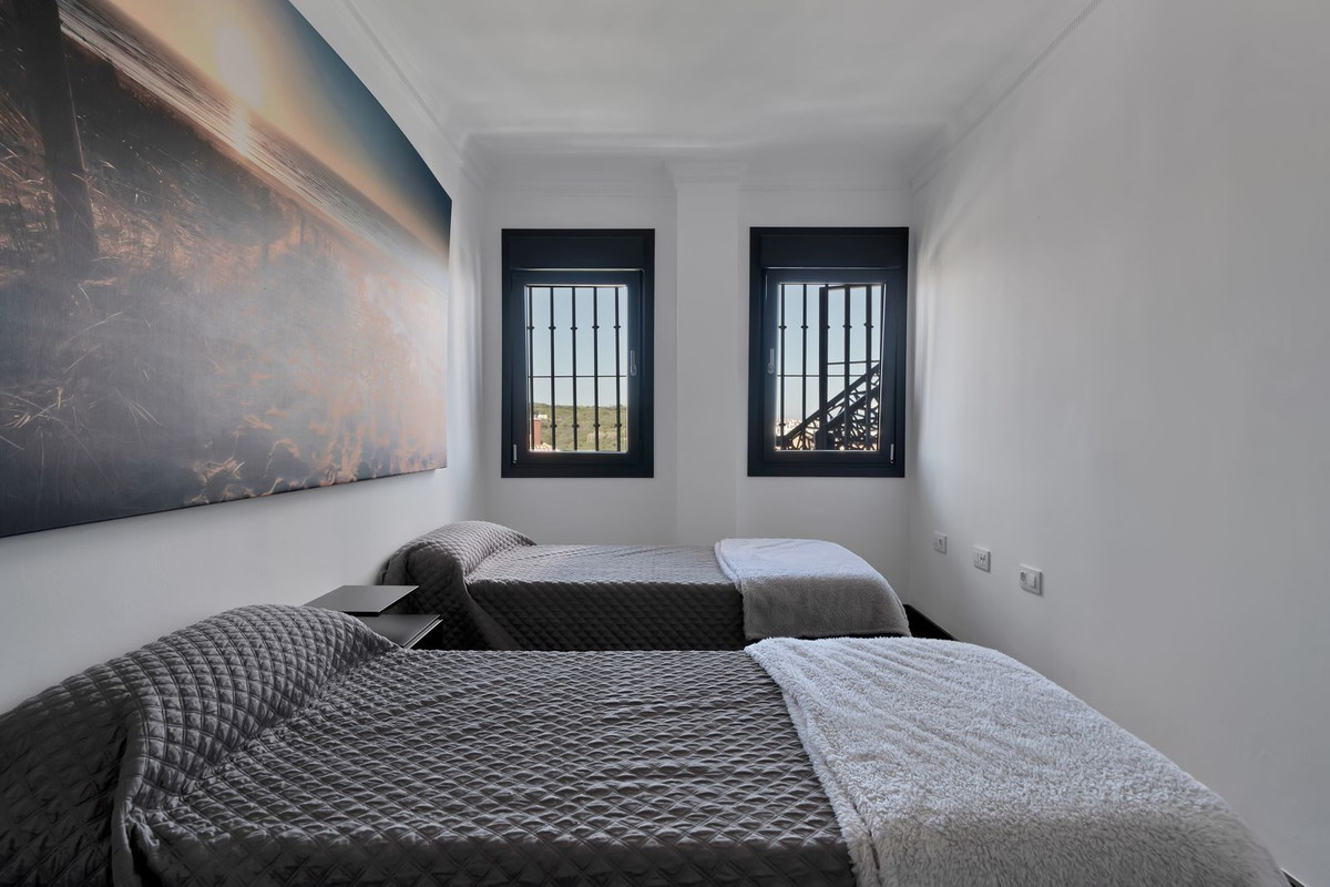 Se vende Villa - Chalet de 4 dormitorios en Costa Del Sol, Cadiz, España