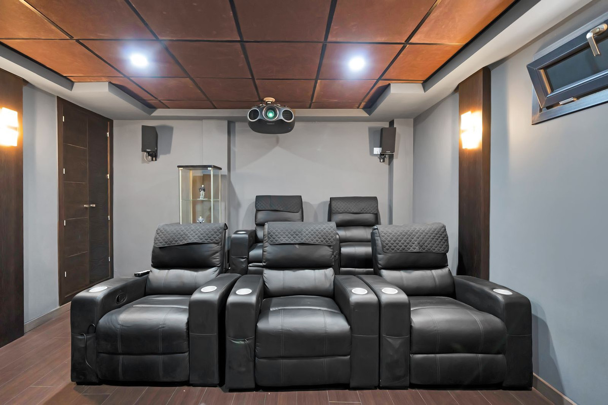 Se vende Villa - Chalet de 4 dormitorios en Costa Del Sol, Cadiz, España