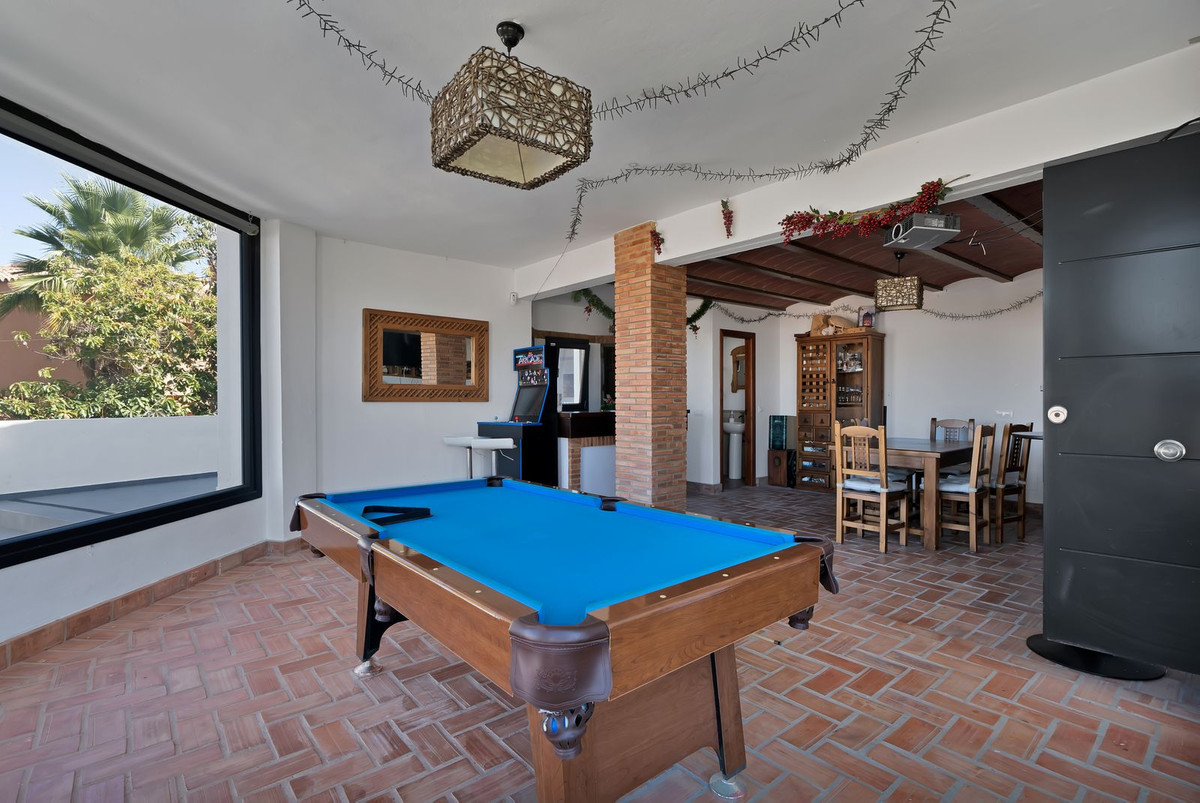 Se vende Villa - Chalet de 4 dormitorios en Costa Del Sol, Cadiz, España