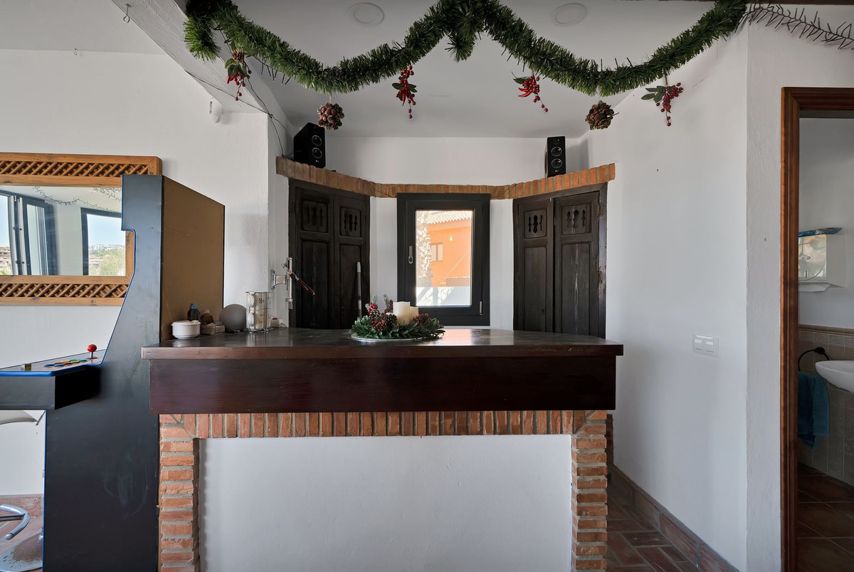 Se vende Villa - Chalet de 4 dormitorios en Costa Del Sol, Cadiz, España