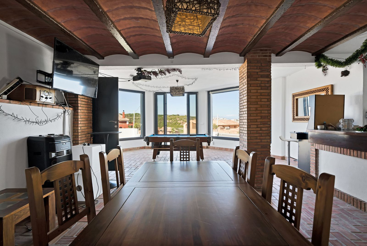 Se vende Villa - Chalet de 4 dormitorios en Costa Del Sol, Cadiz, España