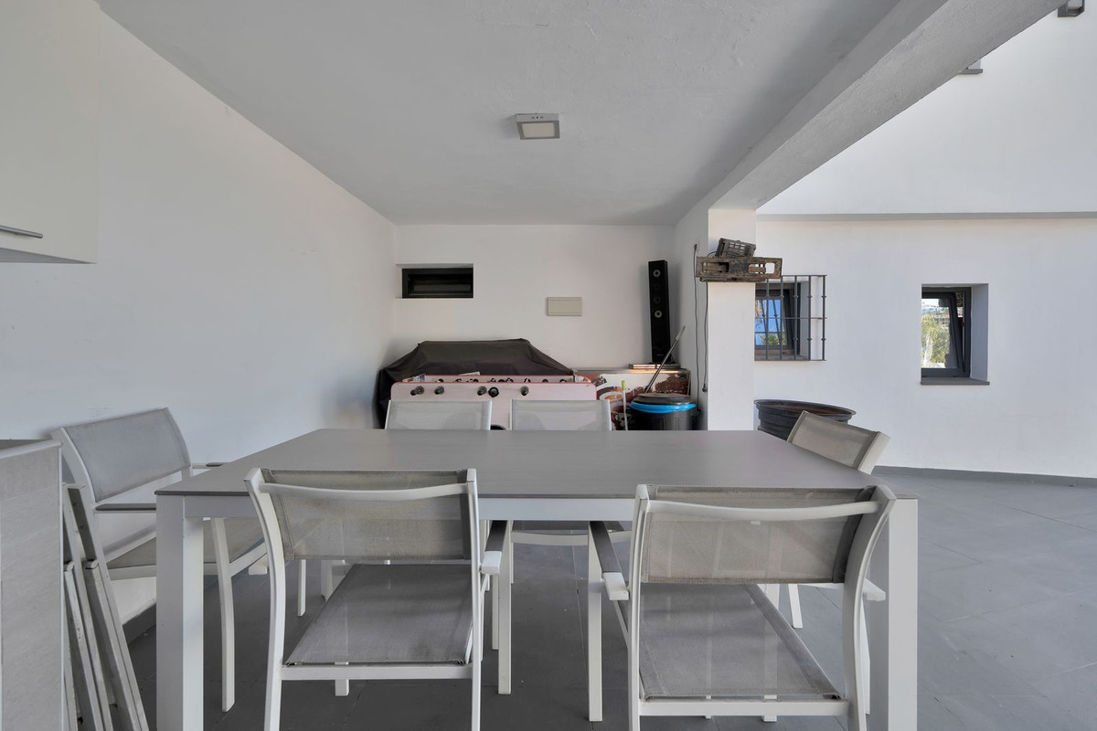 Se vende Villa - Chalet de 4 dormitorios en Costa Del Sol, Cadiz, España