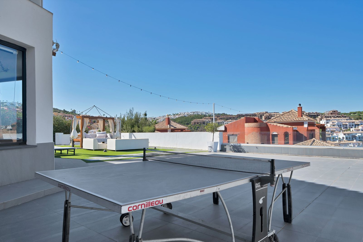 Se vende Villa - Chalet de 4 dormitorios en Costa Del Sol, Cadiz, España
