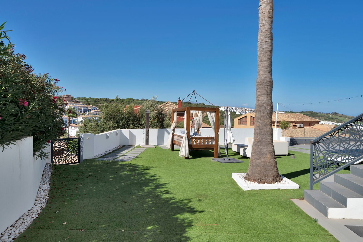 Se vende Villa - Chalet de 4 dormitorios en Costa Del Sol, Cadiz, España