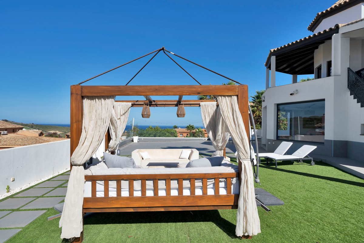 Se vende Villa - Chalet de 4 dormitorios en Costa Del Sol, Cadiz, España