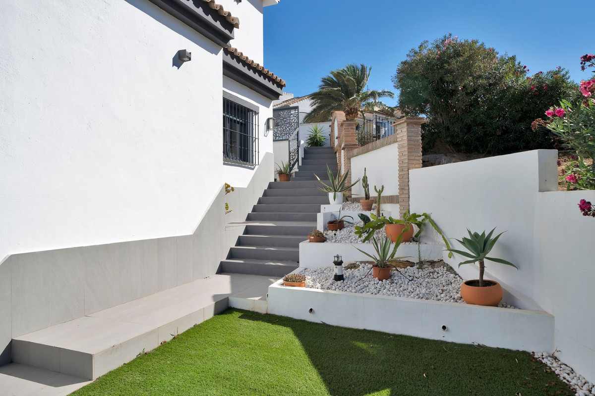 Se vende Villa - Chalet de 4 dormitorios en Costa Del Sol, Cadiz, España