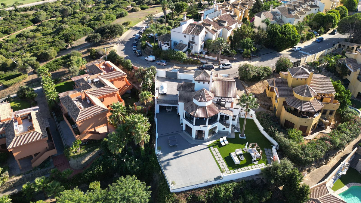 Se vende Villa - Chalet de 4 dormitorios en Costa Del Sol, Cadiz, España