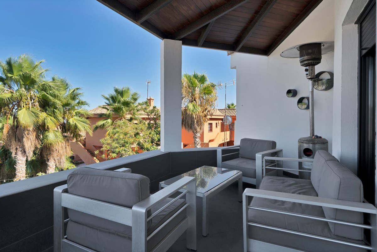 Se vende Villa - Chalet de 4 dormitorios en Costa Del Sol, Cadiz, España