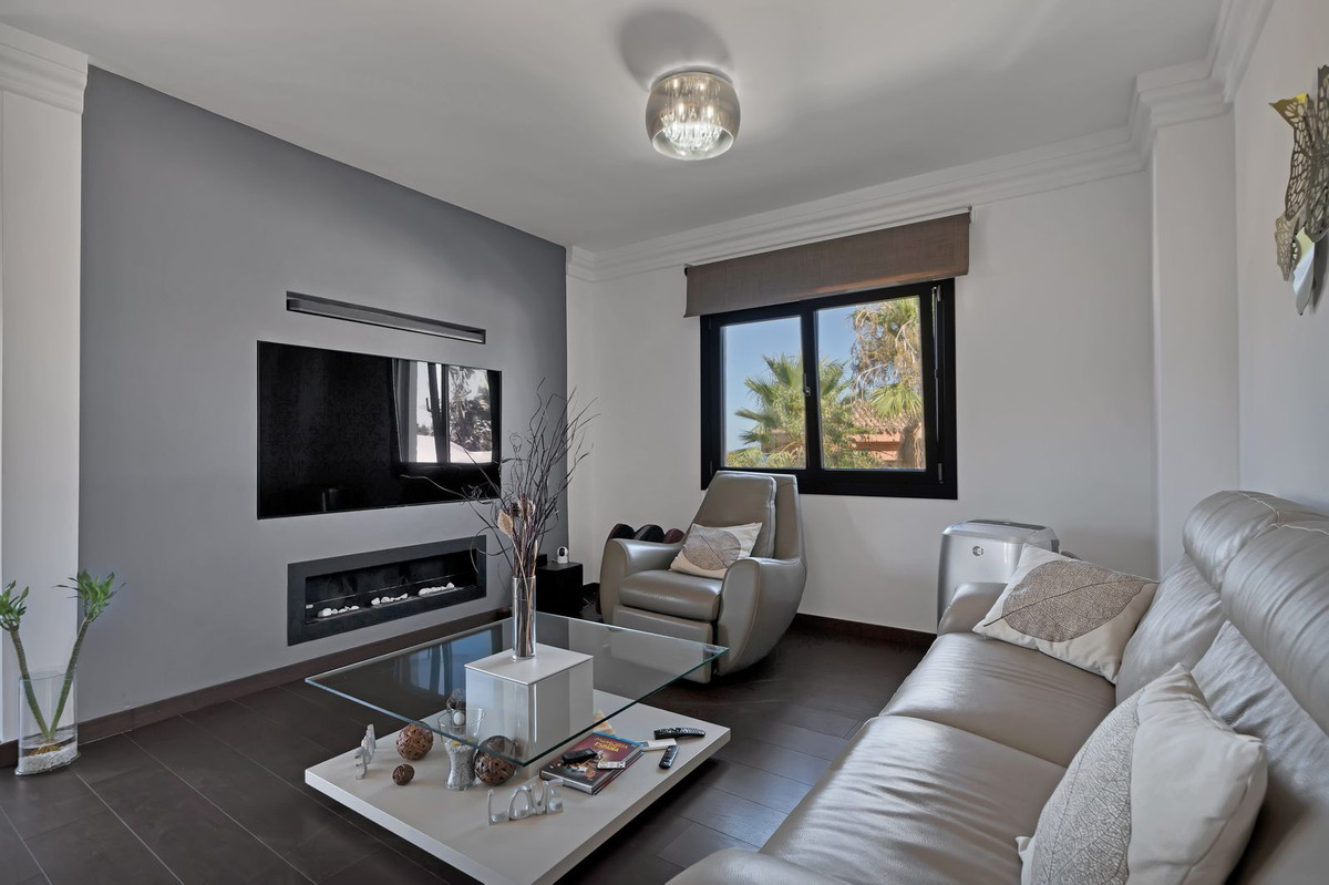 Se vende Villa - Chalet de 4 dormitorios en Costa Del Sol, Cadiz, España