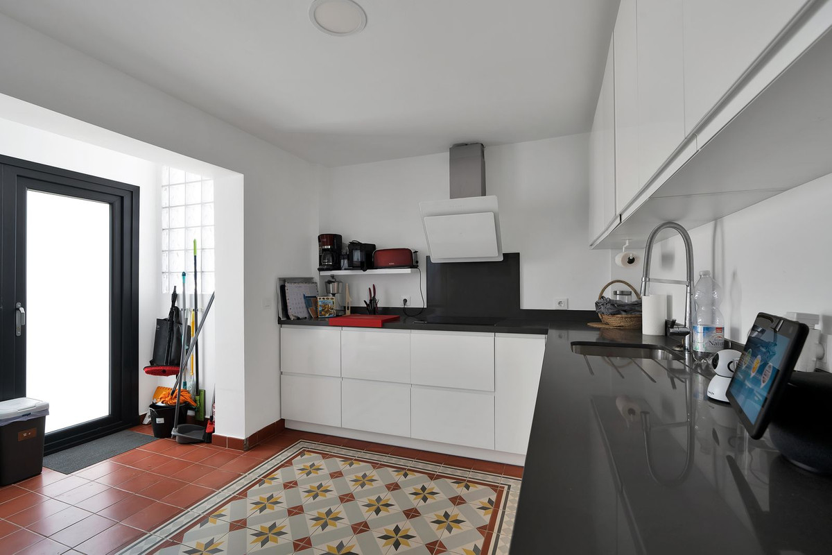 Se vende Villa - Chalet de 4 dormitorios en Costa Del Sol, Cadiz, España