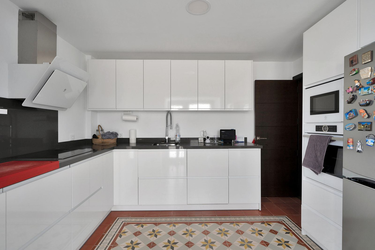 Se vende Villa - Chalet de 4 dormitorios en Costa Del Sol, Cadiz, España