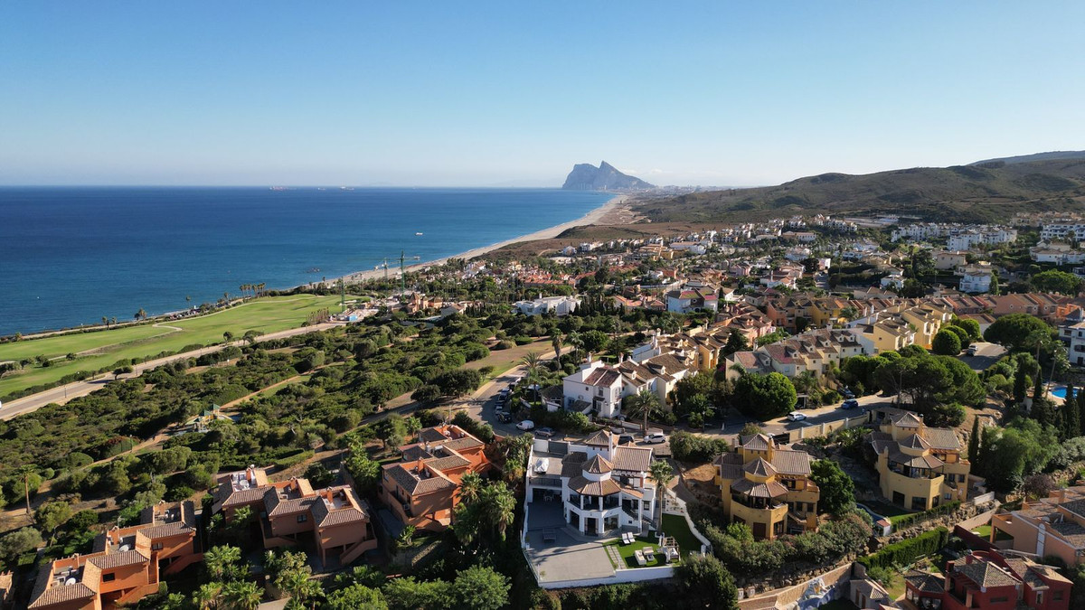 Se vende Villa - Chalet de 4 dormitorios en Costa Del Sol, Cadiz, España