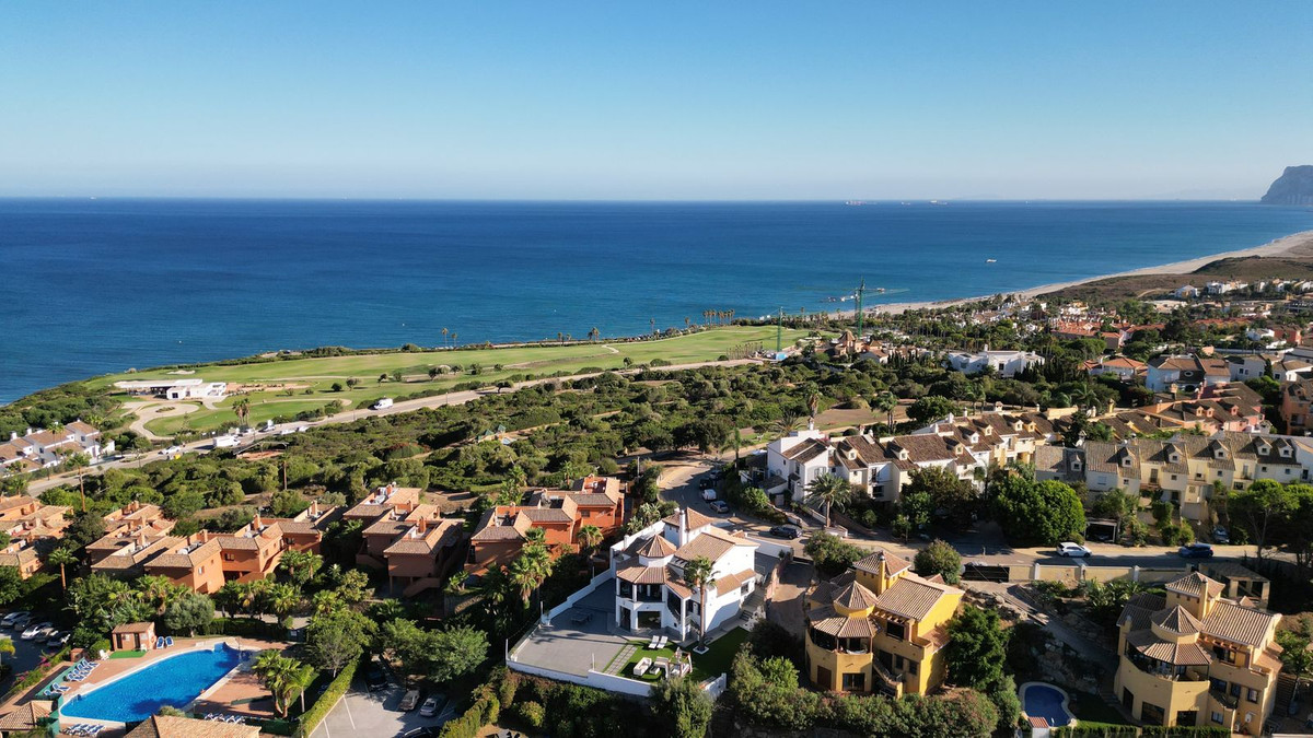 Se vende Villa - Chalet de 4 dormitorios en Costa Del Sol, Cadiz, España