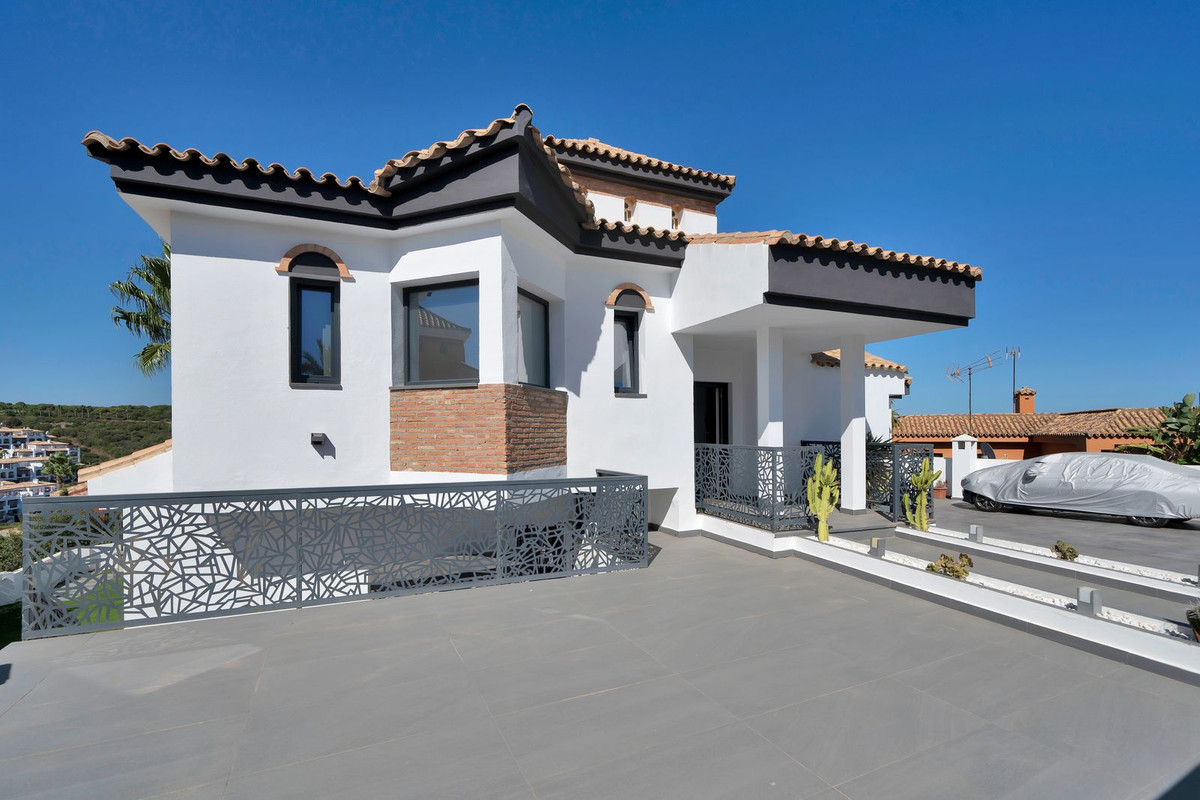 Se vende Villa - Chalet de 4 dormitorios en Costa Del Sol, Cadiz, España