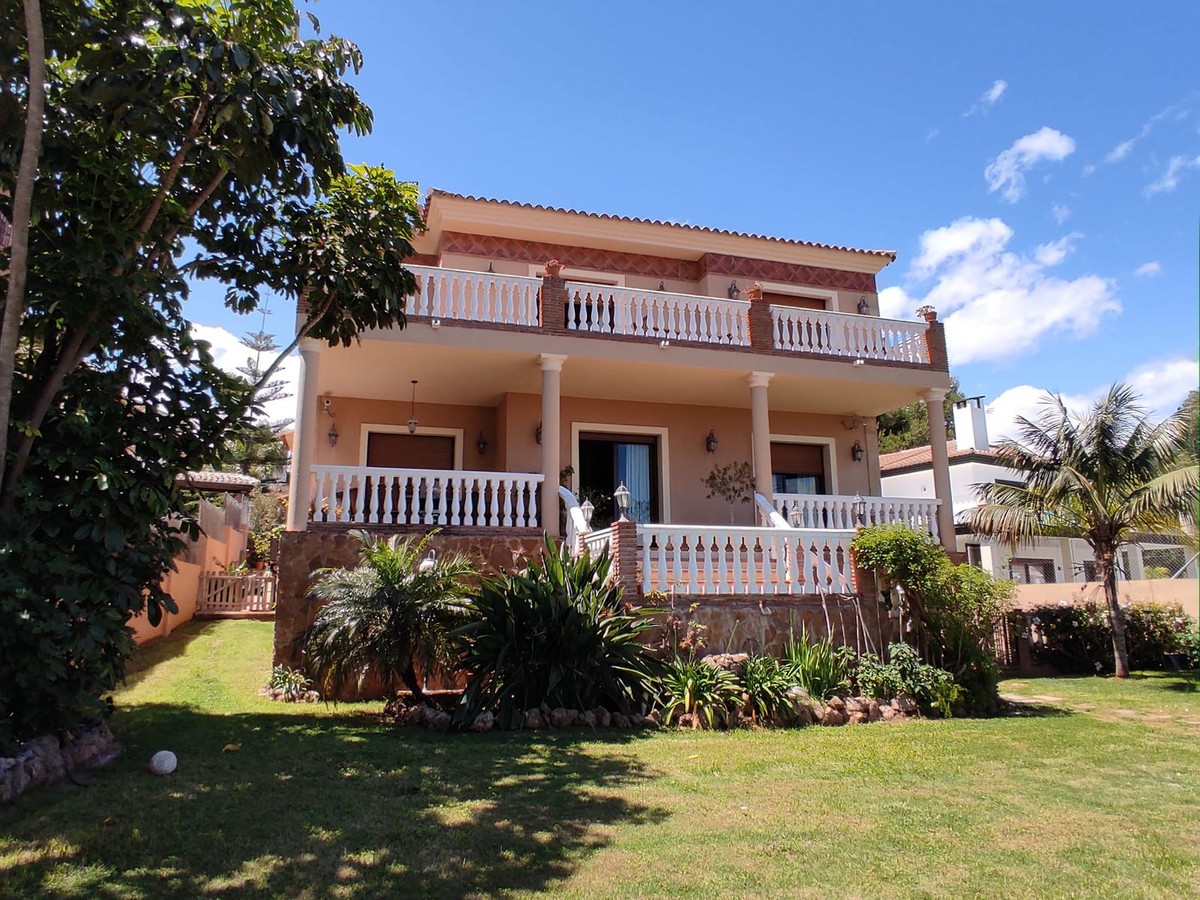 4 Bed Townhouse for sale in Sierrezuela Costa Del Sol, Málaga, Spain