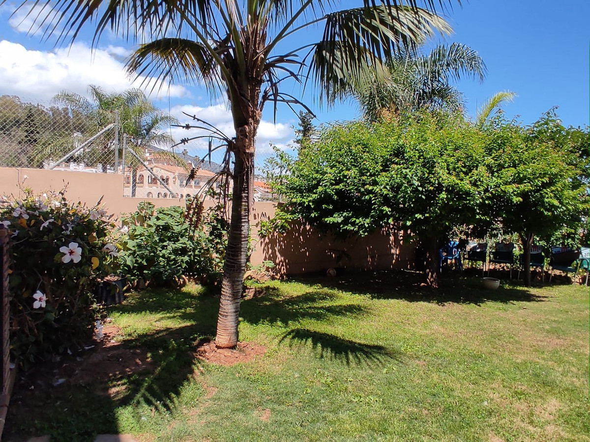 4 Bed Townhouse for sale in Sierrezuela Costa Del Sol, Málaga, Spain