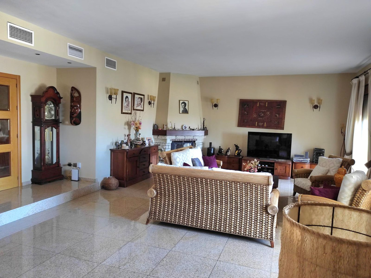 4 Bed Townhouse for sale in Sierrezuela Costa Del Sol, Málaga, Spain