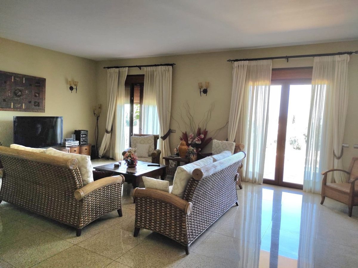 4 Bed Townhouse for sale in Sierrezuela Costa Del Sol, Málaga, Spain