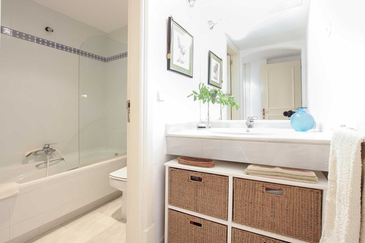 2 Bed Apartment for sale in The Golden Mile Costa Del Sol, Málaga, Spain