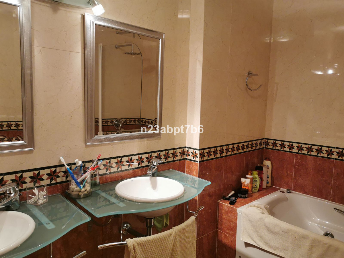 Se vende Apartamento Planta Media de 3 dormitorios en Costa Del Sol, Málaga, España