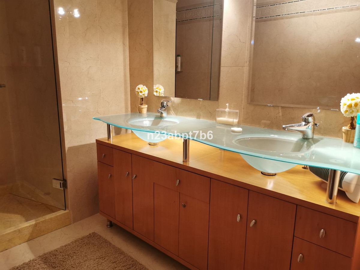 Se vende Apartamento Planta Media de 3 dormitorios en Costa Del Sol, Málaga, España