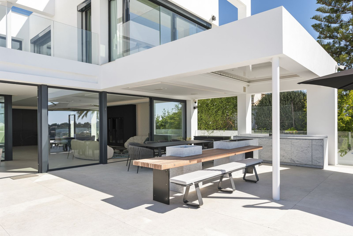Se vende Villa - Chalet de 6 dormitorios en Costa Del Sol, Málaga, España