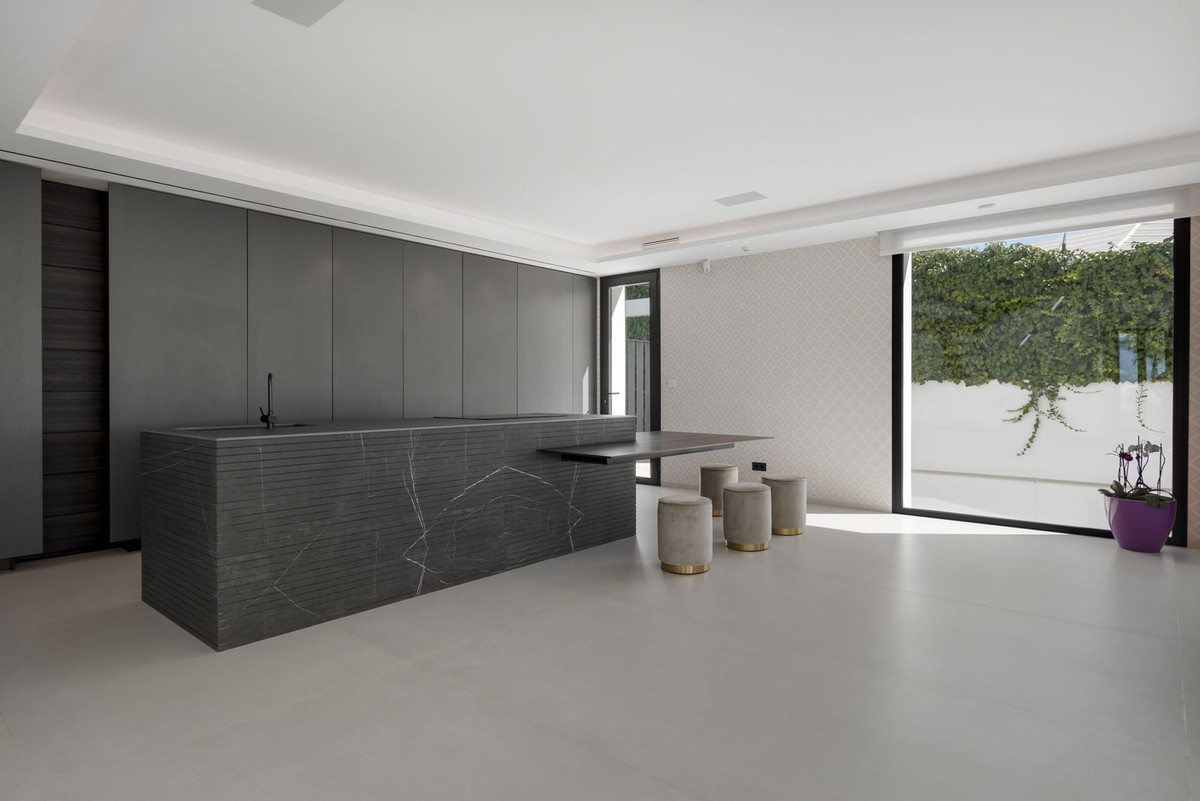 Se vende Villa - Chalet de 6 dormitorios en Costa Del Sol, Málaga, España