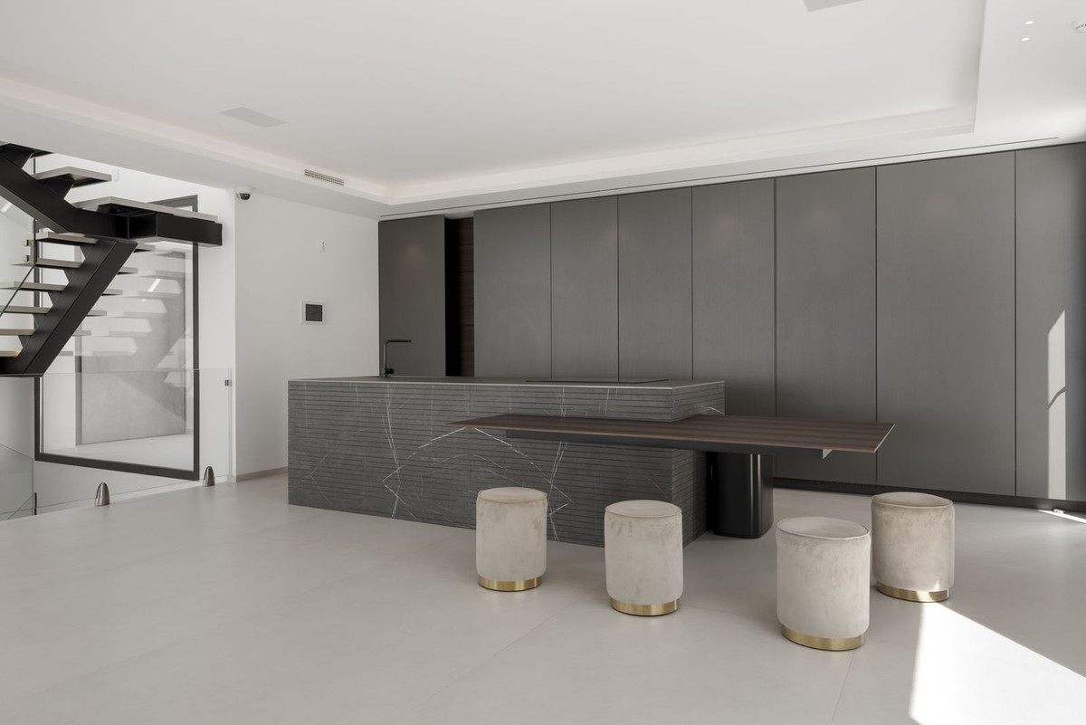 Se vende Villa - Chalet de 6 dormitorios en Costa Del Sol, Málaga, España