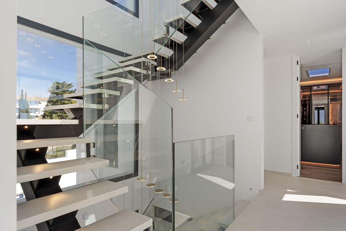 Se vende Villa - Chalet de 6 dormitorios en Costa Del Sol, Málaga, España