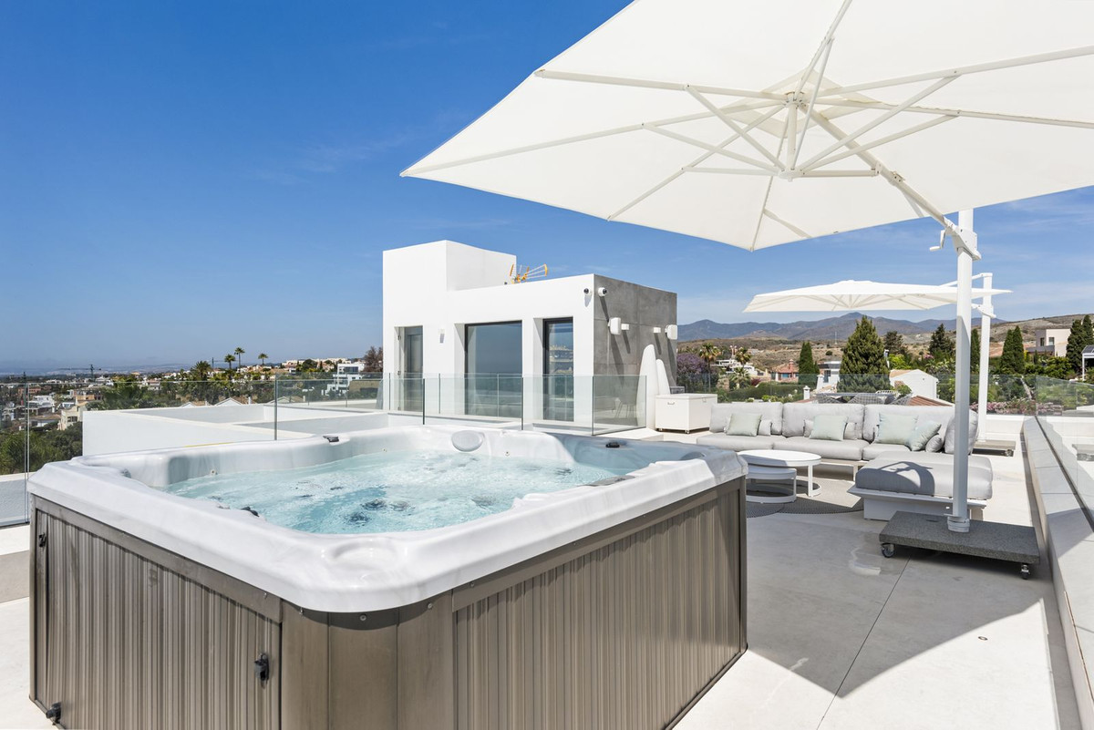 Se vende Villa - Chalet de 6 dormitorios en Costa Del Sol, Málaga, España