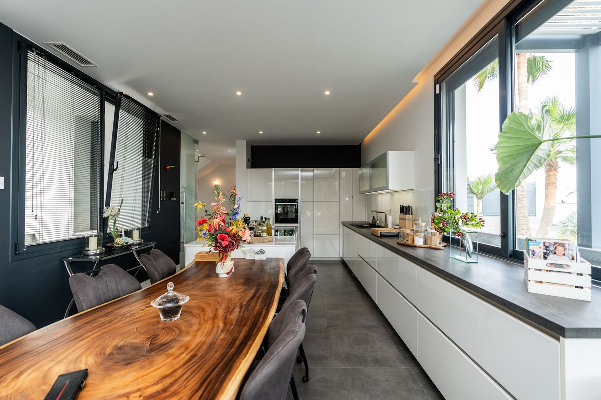 Se vende Villa - Chalet de 3 dormitorios en Costa Del Sol, Málaga, España
