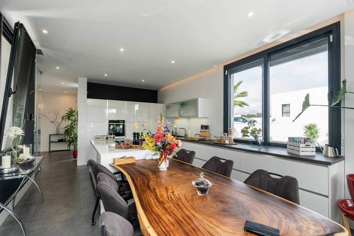 Se vende Villa - Chalet de 3 dormitorios en Costa Del Sol, Málaga, España
