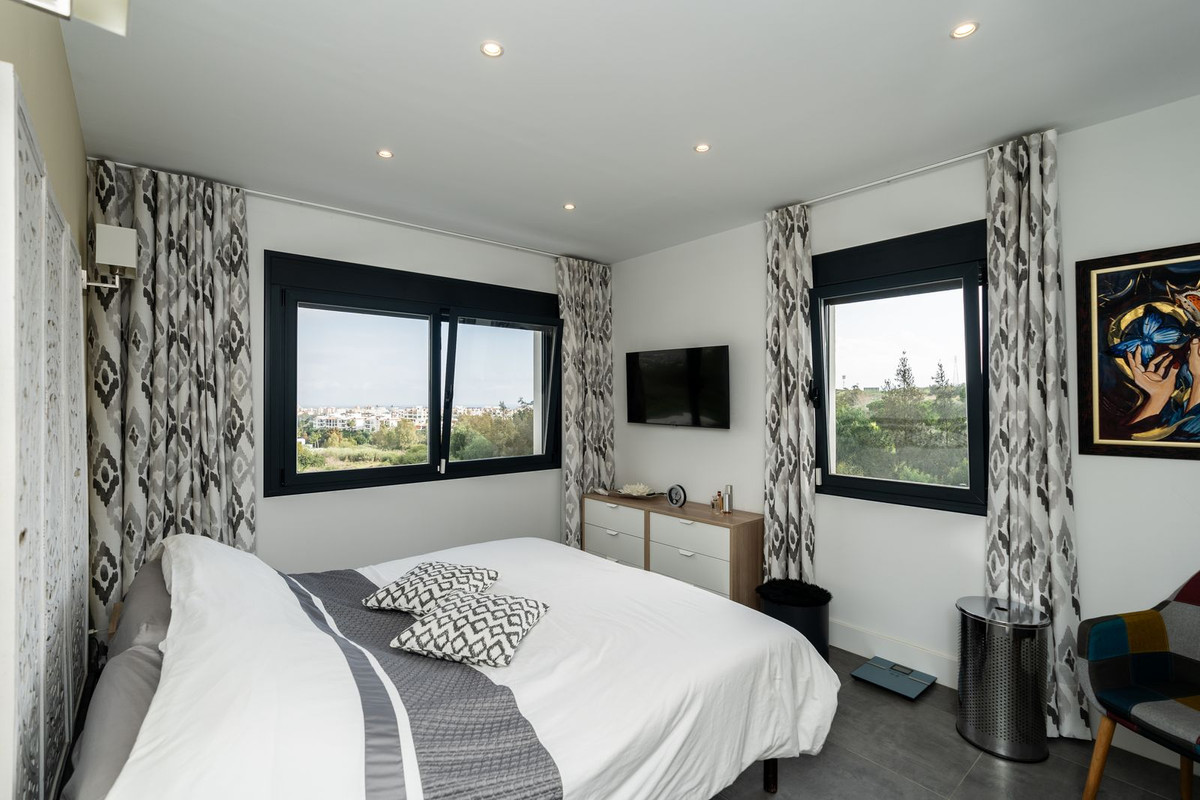Se vende Villa - Chalet de 3 dormitorios en Costa Del Sol, Málaga, España