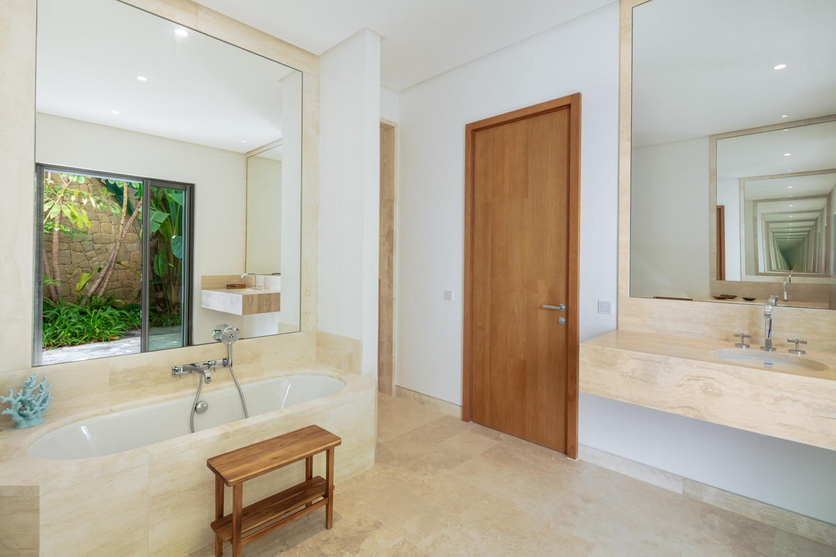 Se vende Villa - Chalet de 6 dormitorios en Costa Del Sol, Málaga, España
