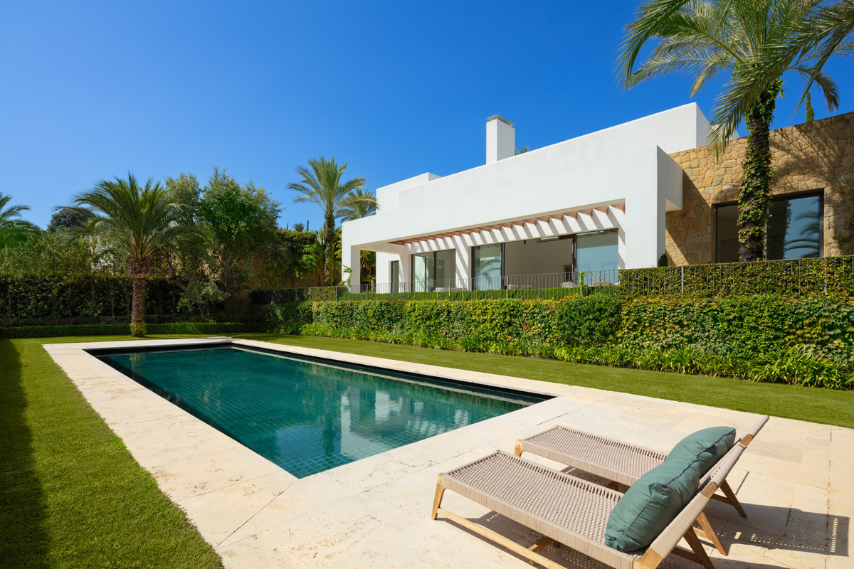 Se vende Villa - Chalet de 6 dormitorios en Costa Del Sol, Málaga, España