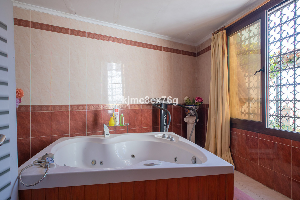 Se vende Villa - Chalet de 4 dormitorios en Costa Del Sol, Málaga, España