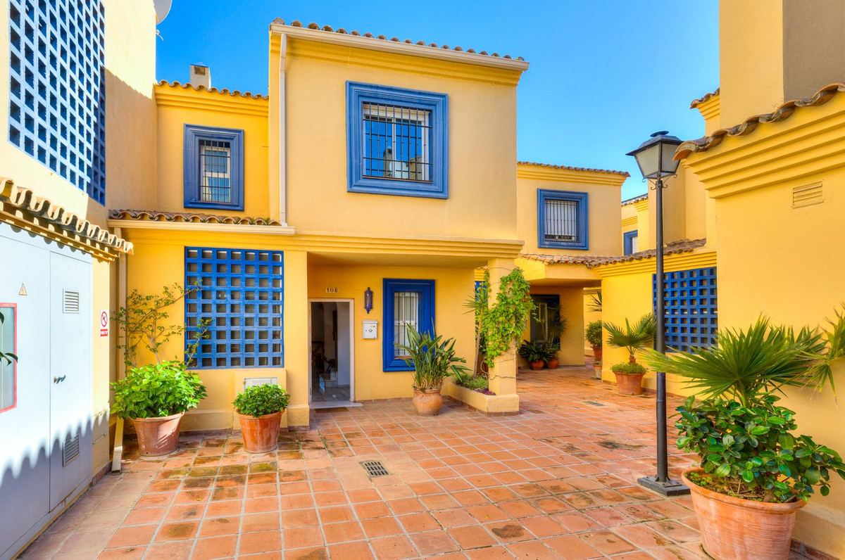3 Bed Townhouse for sale in San Pedro De Alcántara Costa Del Sol, Málaga, Spain