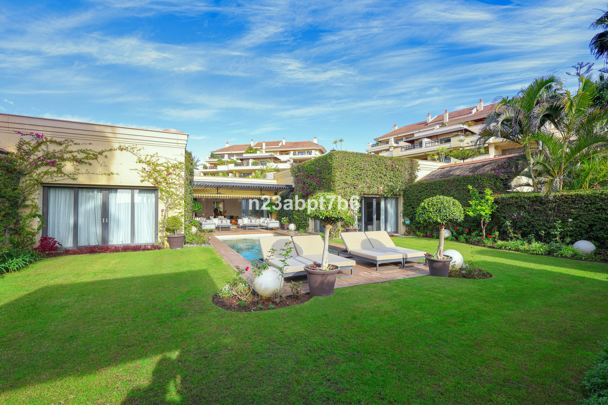 Se vende Villa - Chalet de 4 dormitorios en Costa Del Sol, Málaga, España