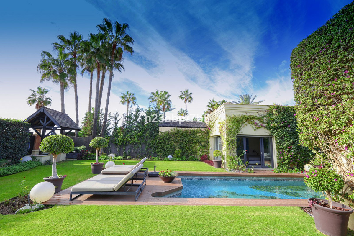 Se vende Villa - Chalet de 4 dormitorios en Costa Del Sol, Málaga, España